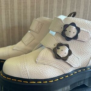 Dr Martens DEVON FLOWER BUCKLE LEATHER PLATFORM BOOTS 6 US 37 EU